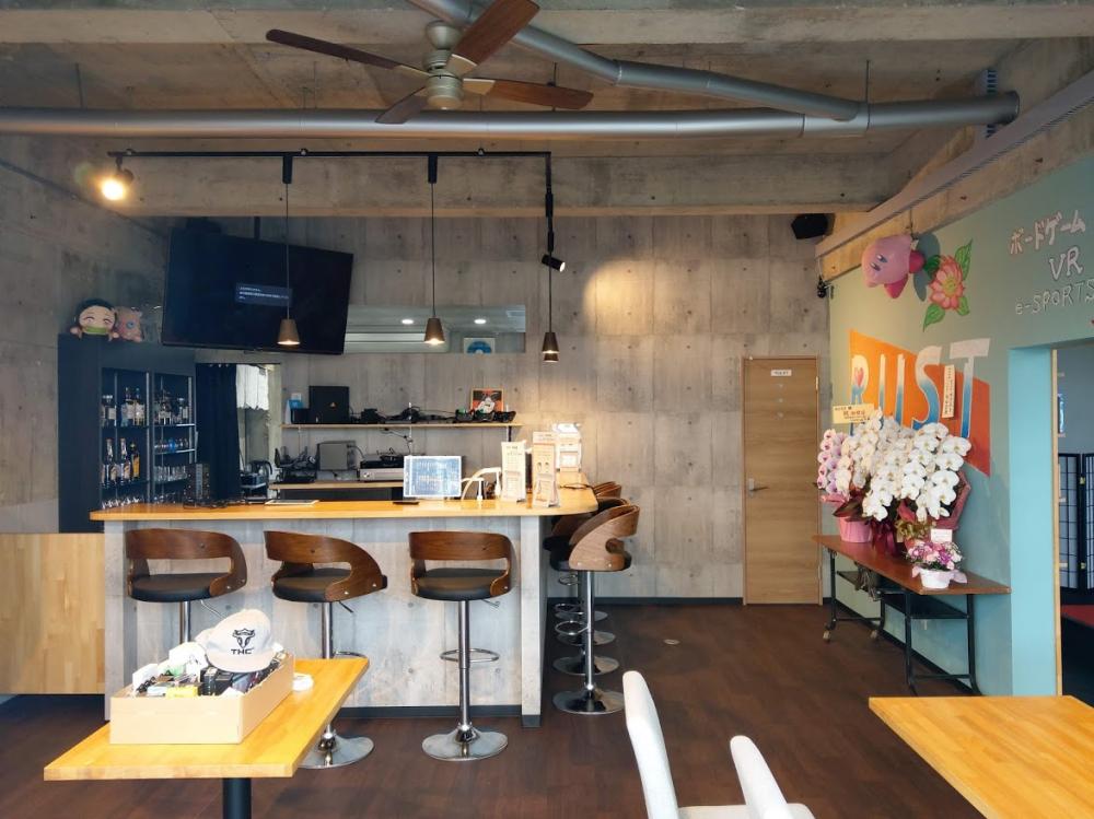 カウンター、テーブル席あり。大人数もおひとり様利用も◎