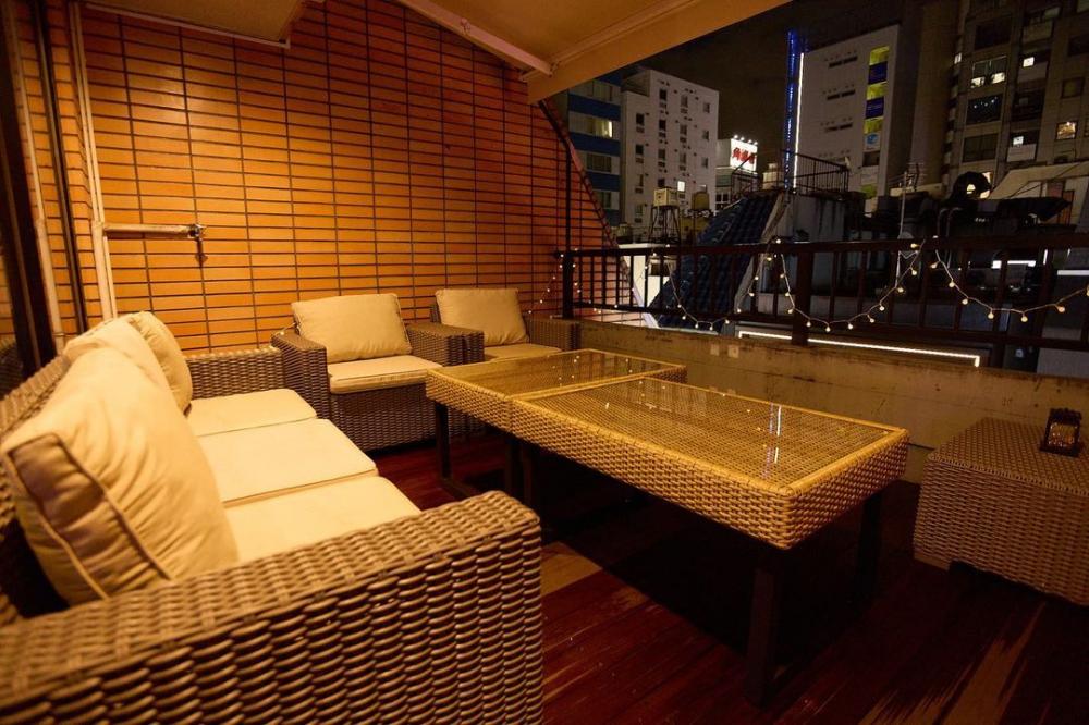 開放的なテラス席あり。SNS映えするような空間です。